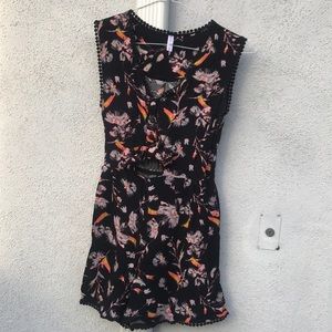 Floral short jumpsuit.